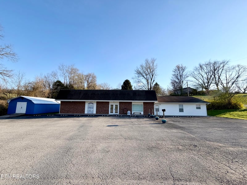 1165 Towe String Rd, Jacksboro, TN 37757