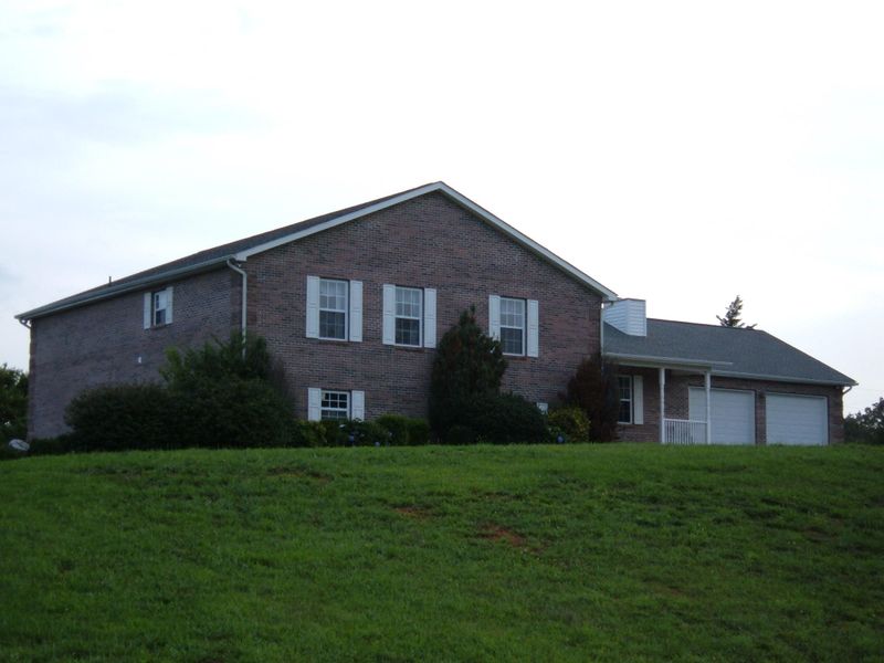 1166 Disco Loop Rd, Friendsville, TN 37737