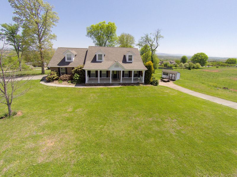 1166 Summerfield Dr, Maryville, TN 37801