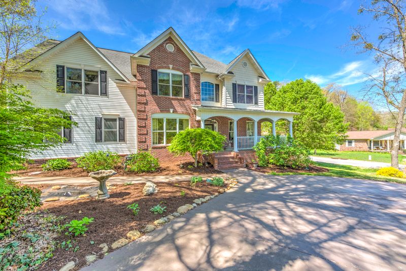 117 Adelphi Rd, Oak Ridge, TN 37830