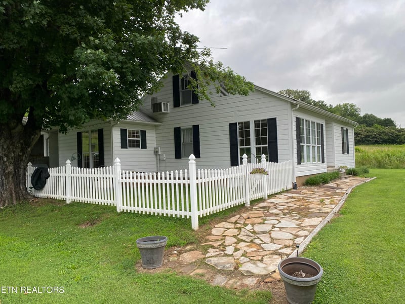 117 Cedar Valley Rd, Sweetwater, TN 37874