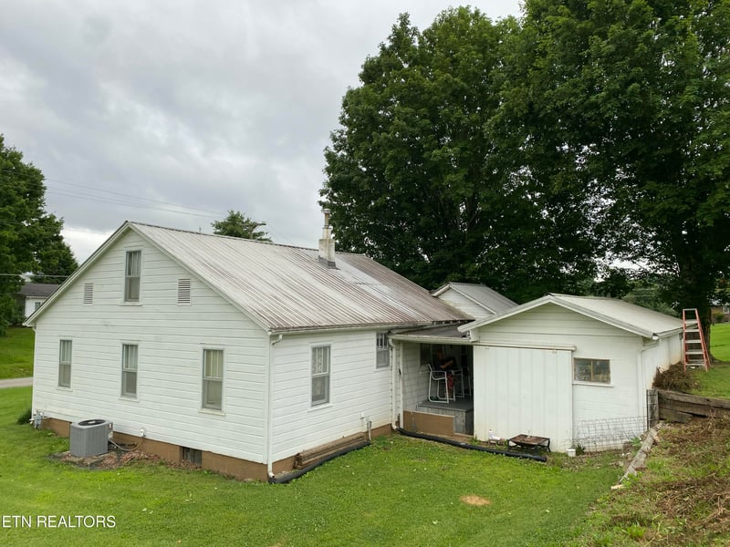 117 Cedar Valley Rd, Sweetwater, TN 37874