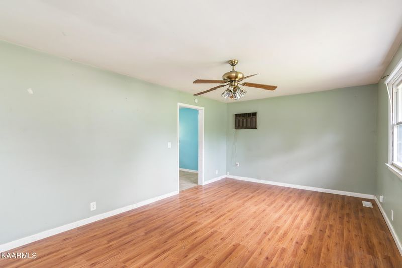 117 Early Dr, Powell, TN 37849