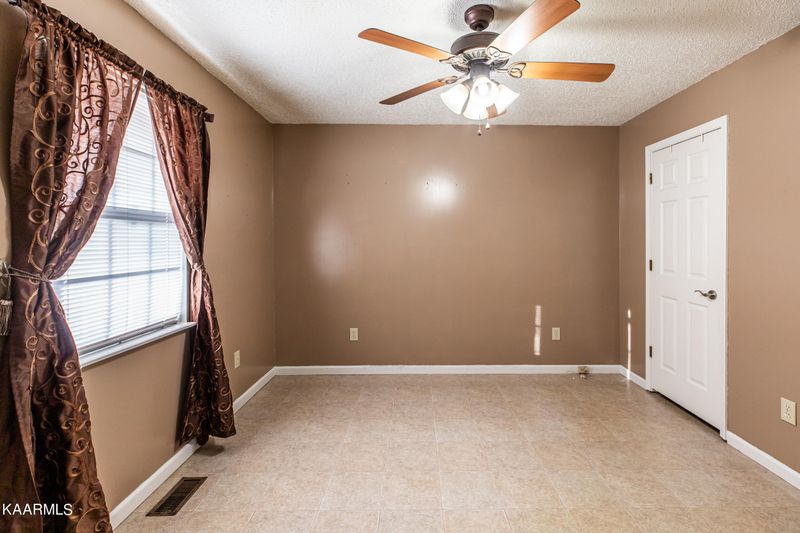 117 Jewel Ln, Jacksboro, TN 37757