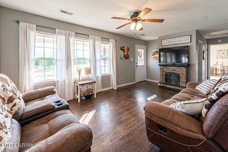 117 King Cir, Kingston, TN 37763