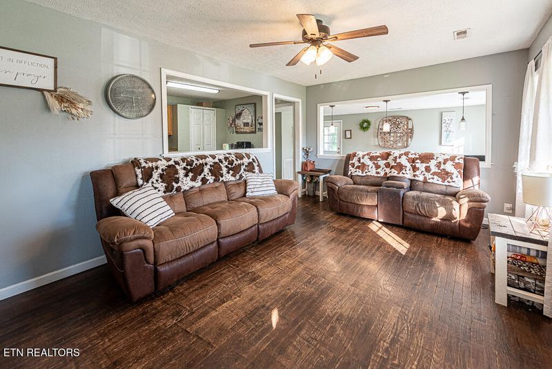 117 King Cir, Kingston, TN 37763