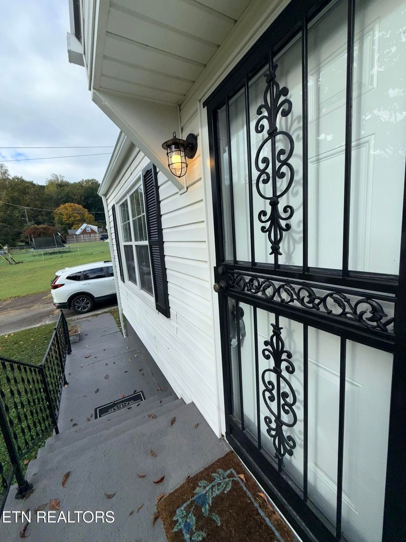 117 Linden Ave, Lafollette, TN 37766