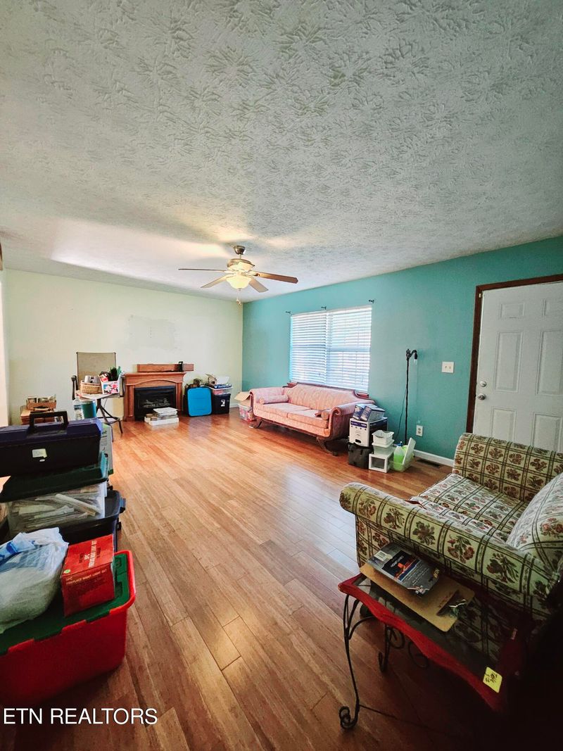 117 Money Maker Ln, Jacksboro, TN 37757