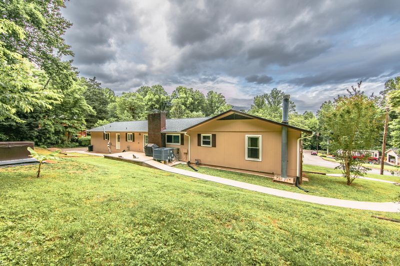 117 Netherlands Rd, Oak Ridge, TN 37830
