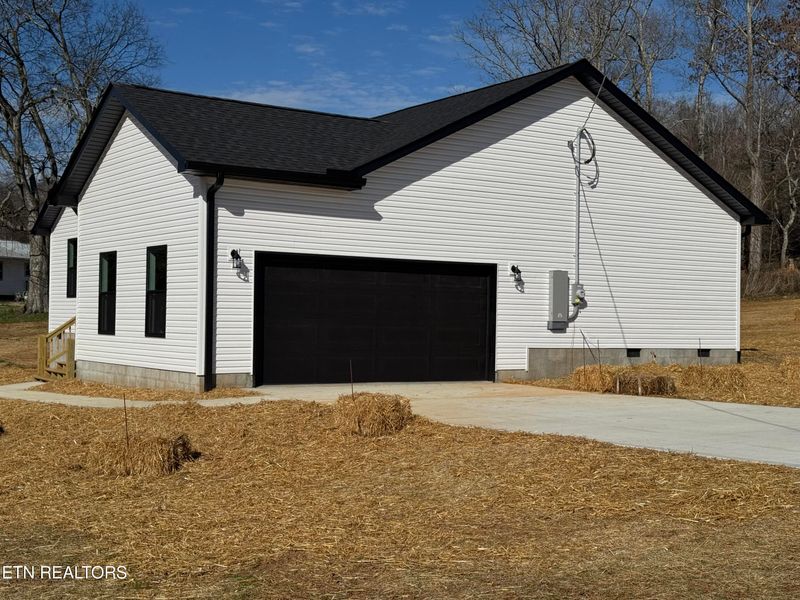 117 Ogle Dr, Sweetwater, TN 37874