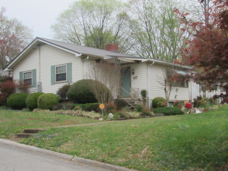117 Pallas Rd, Oak Ridge, TN 37830
