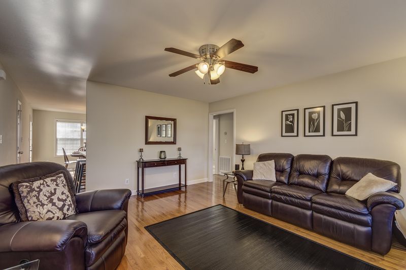 117 Pleasant View Dr, Oliver Springs, TN 37840