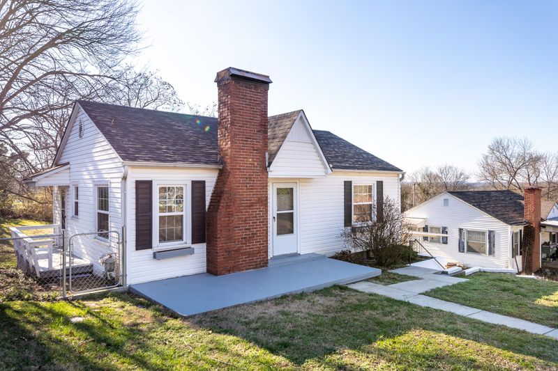 117 S Everett High Rd, Maryville, TN 37804