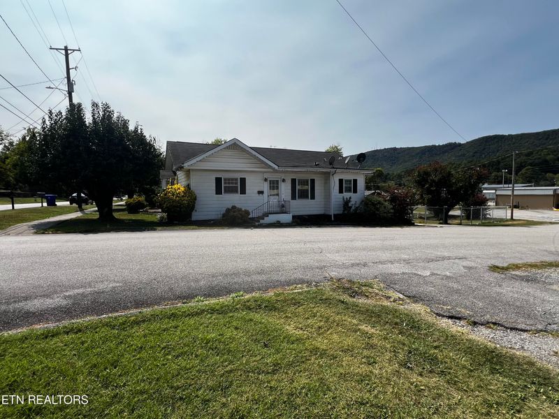 117 S Kingston Ave, Rockwood, TN 37854