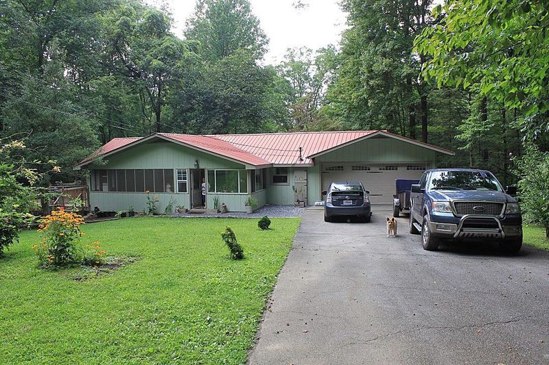 117 S Rocky Flats Rd, Cosby, TN 37722