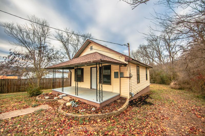 117 Sycamore Dr, Harriman, TN 37748