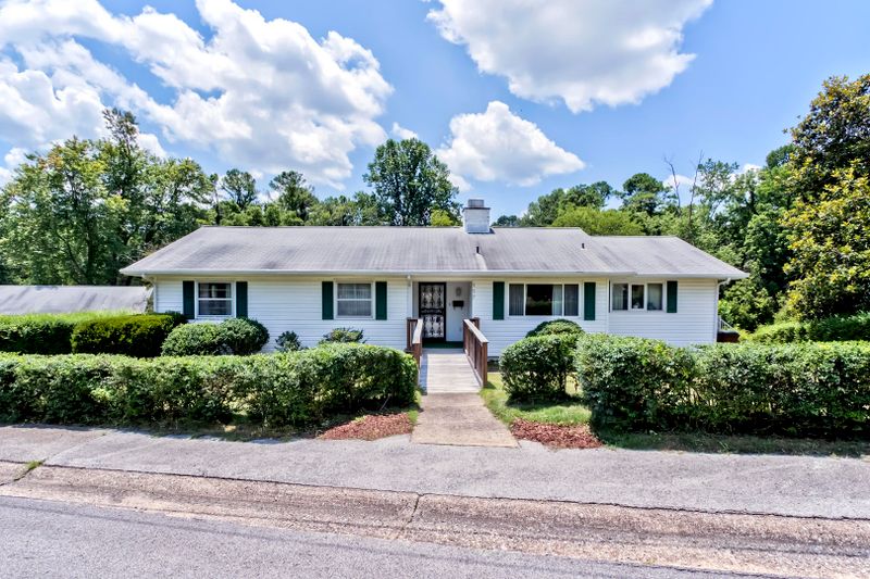 117 Underwood Rd, Oak Ridge, TN 37830