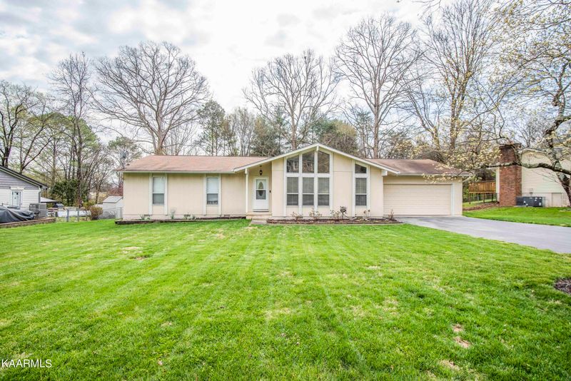 11704 Foxford Dr, Knoxville, TN 37934