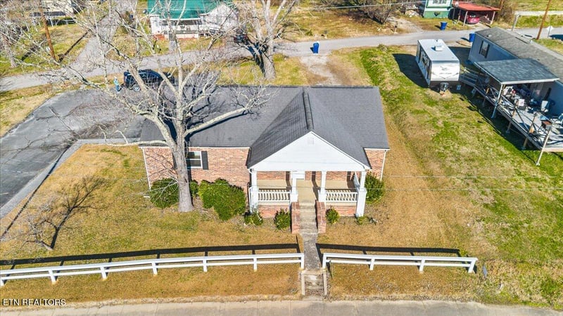1171 5th St, Jellico, TN 37762