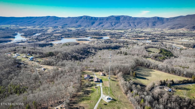 1172 Flat Hollow Rd, Speedwell, TN 37870