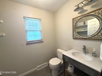 11720 Georgetowne Dr, Knoxville, TN 37934