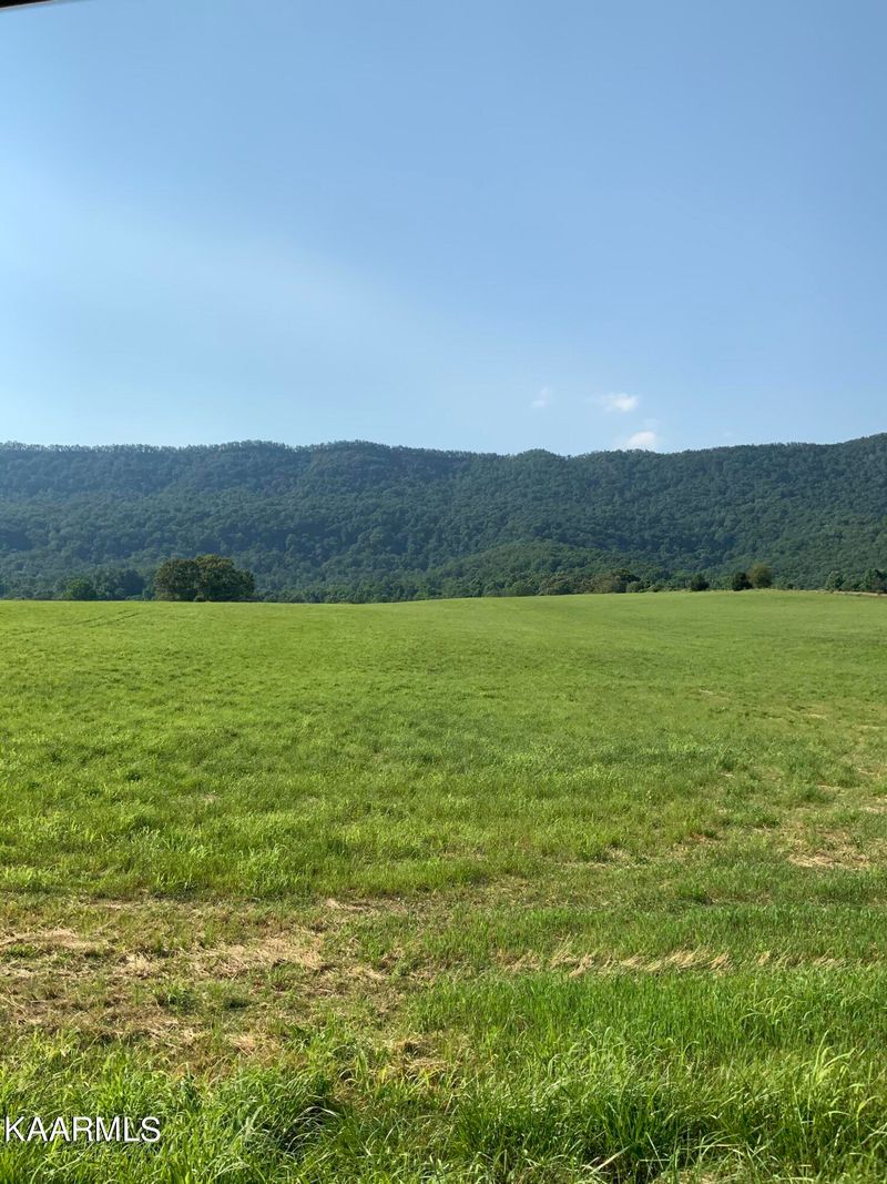 1173 Cross Valley Rd, Lafollette, TN 37766