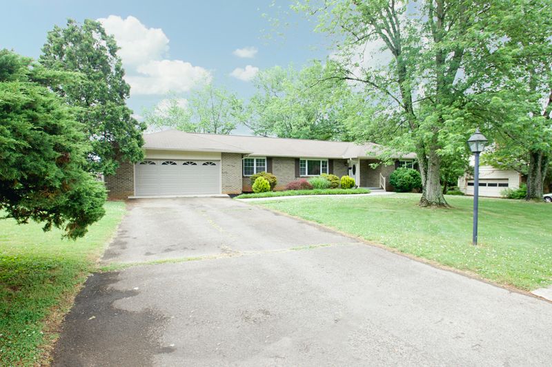 11732 Georgetowne Dr, Knoxville, TN 37934
