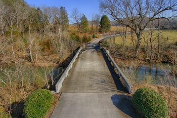 1174 Offutt Rd, Clinton, TN 37716