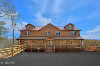 1175 Woodland Trek Ln, Sevierville, TN 37876