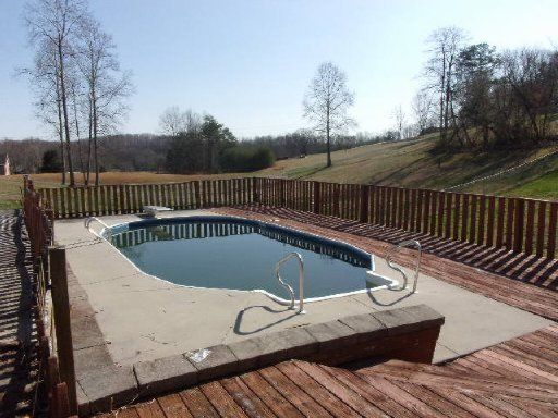 1177 Laurel Rd, Clinton, TN 37716