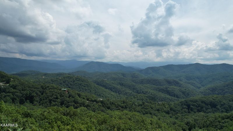 117E Settlers View Ln, Sevierville, TN 37862