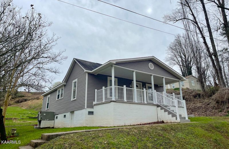 118 Cherry Dr, Harriman, TN 37748