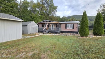 118 Coffey Ln, Harriman, TN 37748