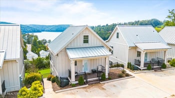 118 E Harbor View Ln #B, Lafollette, TN 37766