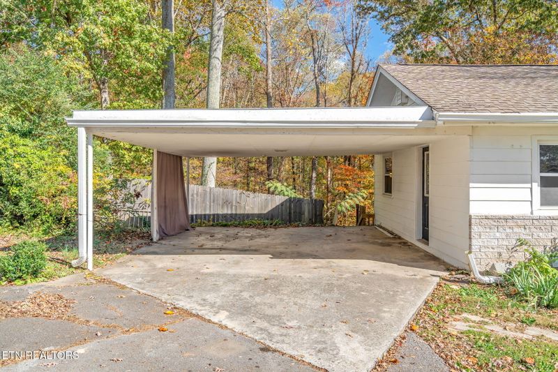 118 E Malta Rd, Oak Ridge, TN 37830
