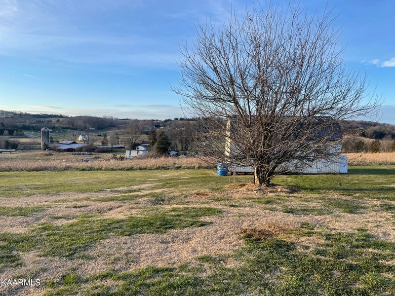 118 Five Oaks Dr, Madisonville, TN 37354