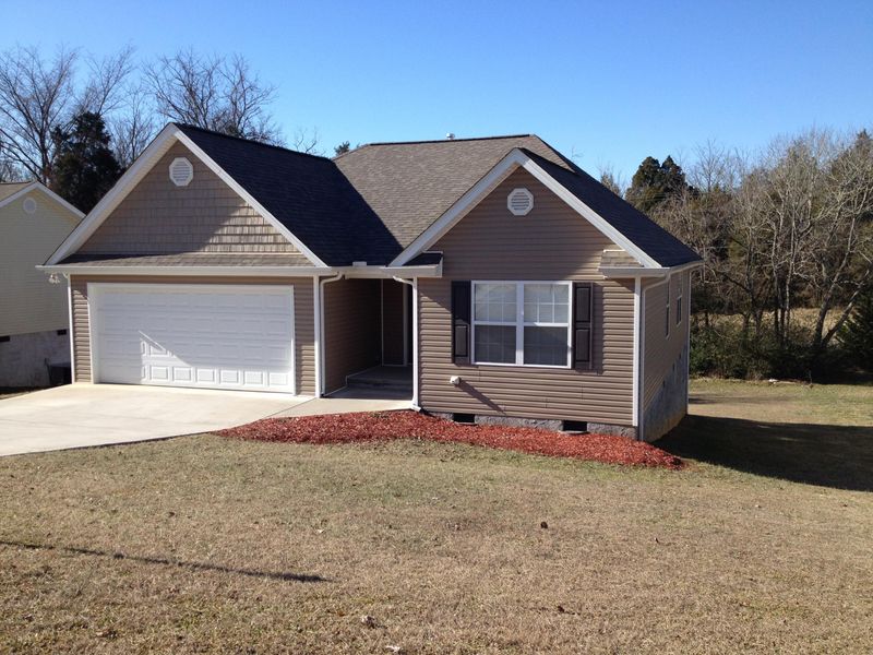 118 Flagstone Way Dr, Clinton, TN 37716