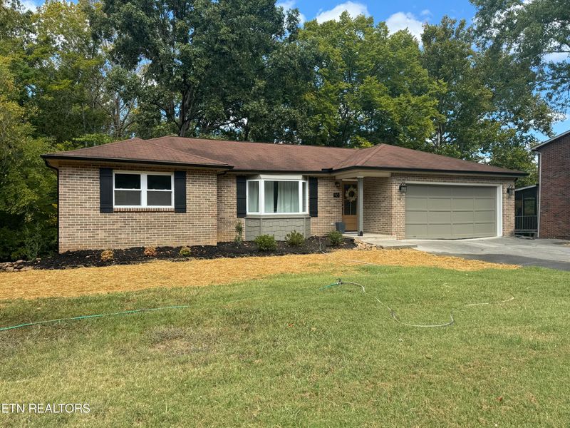 118 Heritage Dr, Oak Ridge, TN 37830