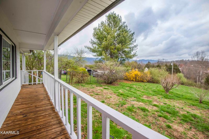 118 Lola Ln, Lafollette, TN 37766