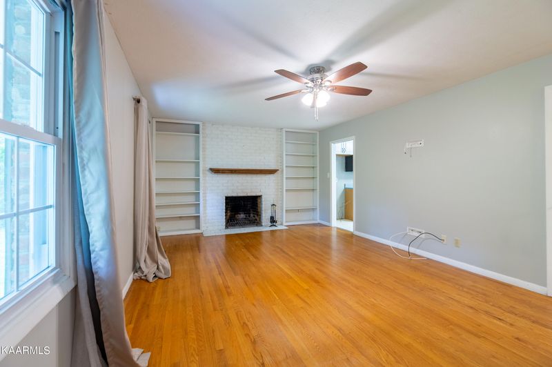 118 Nebraska Ave, Oak Ridge, TN 37830