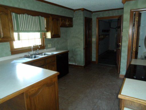 118 Rusty Rd, Jacksboro, TN 37757