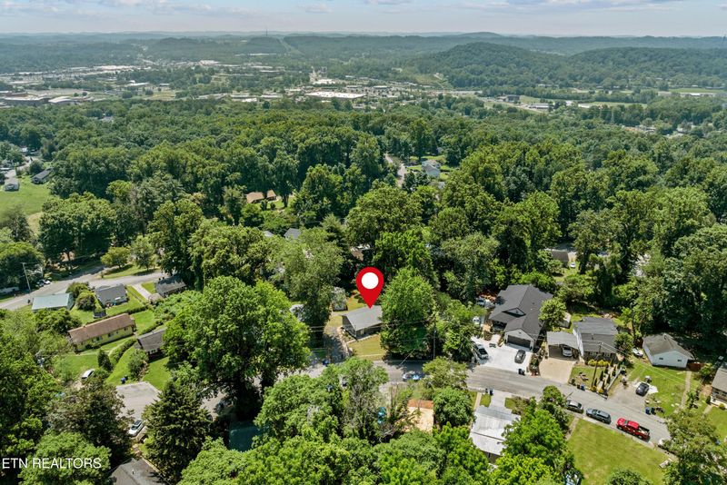 118 S Walker Ln, Oak Ridge, TN 37830