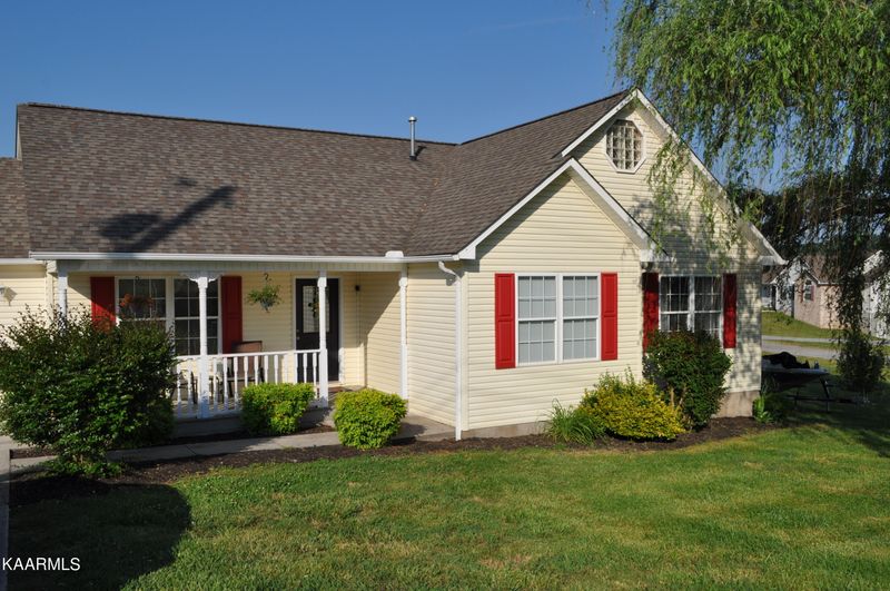 118 Sycamore Dr, Jacksboro, TN 37757