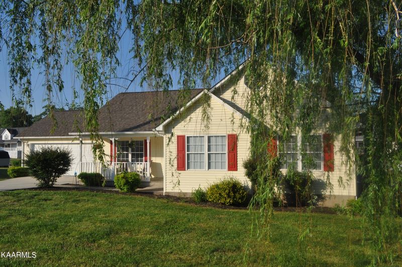 118 Sycamore Dr, Jacksboro, TN 37757