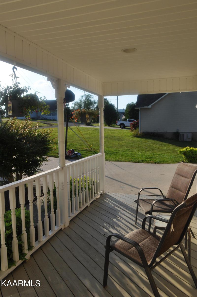 118 Sycamore Dr, Jacksboro, TN 37757