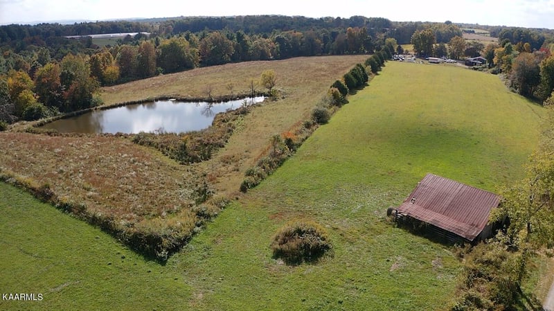 118 Thurman Lavender Rd, Deer Lodge, TN 37726