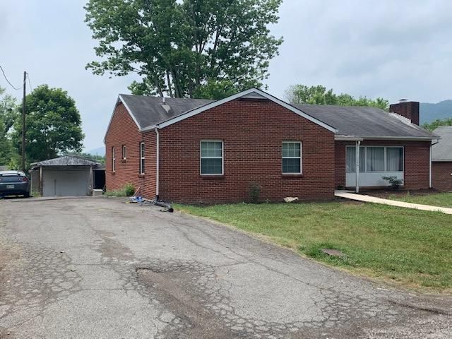 118 Vernal Dr, Harriman, TN 37748