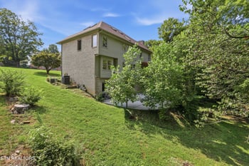 118 W Melbourne Rd, Oak Ridge, TN 37830