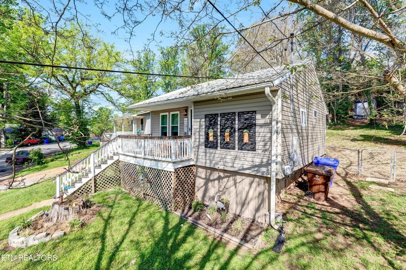 118 Wainwright Rd, Oak Ridge, TN 37830