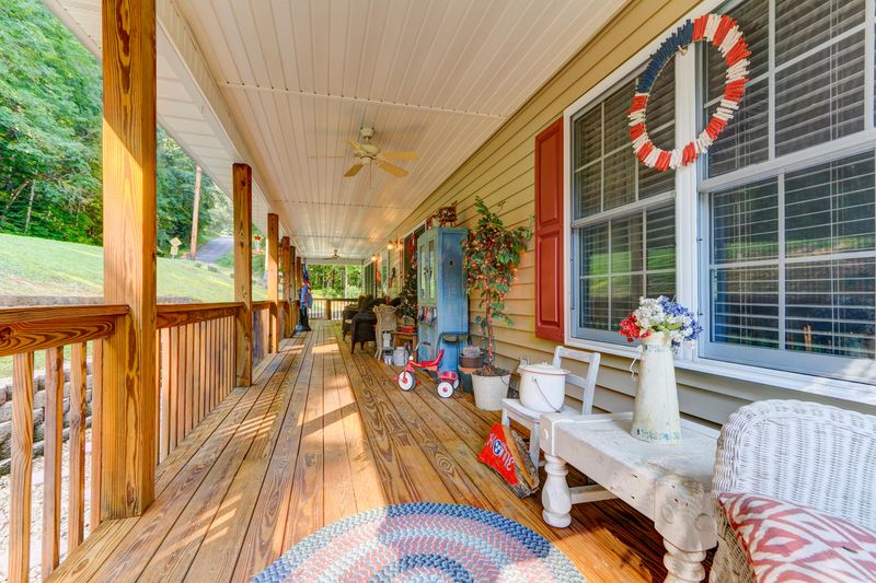 118 White Loop Rd, Clinton, TN 37716
